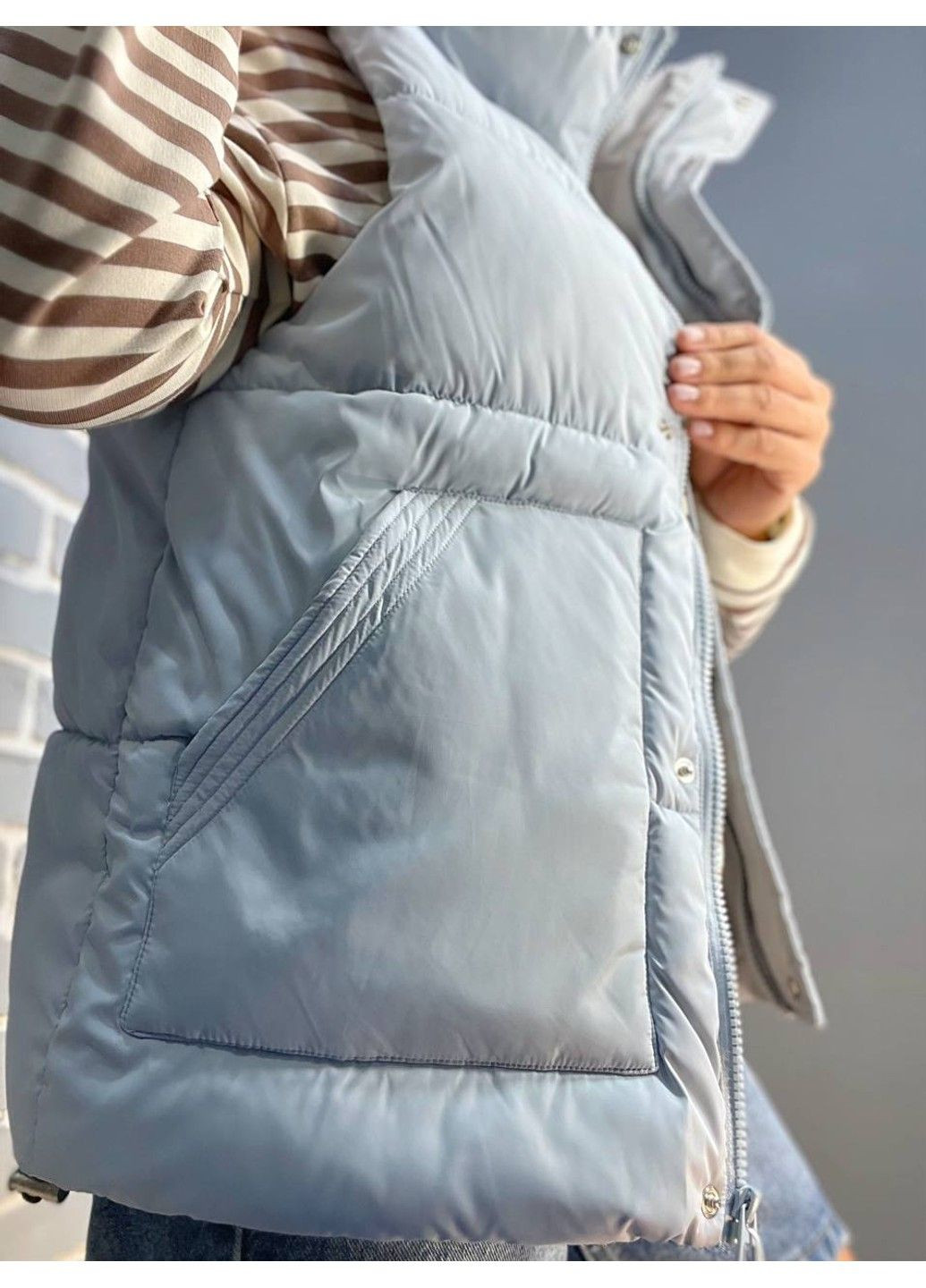 Жилетка женская 520 удлиненная наложенные карманы молния кнопки воротник стойка HAIZIYUAN (303140121)