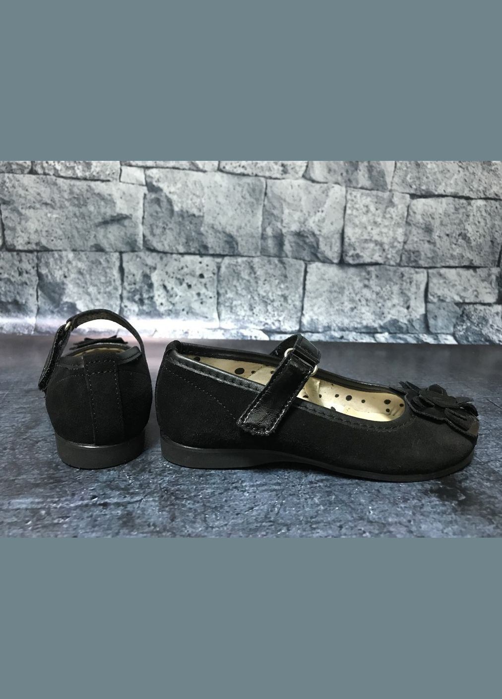 Черные замшевые туфли для девочек черного цвета на липучке,, бистфор на низком каблуке Bistfor
