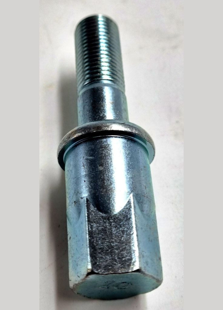 Болт шкива коленвала, оригинал MD062109 Л200 1996–2006, Паджеро Спорт 1998–2008 Mitsubishi L200 (345738986)