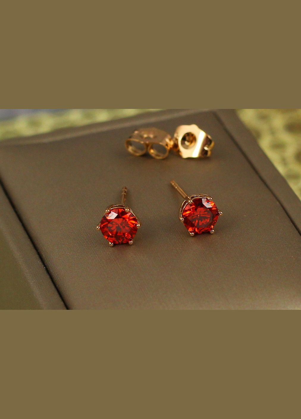 Сережки гвоздики червоний фіаніт на шість кріплень 6 мм золотисті Xuping Jewelry (316432818)