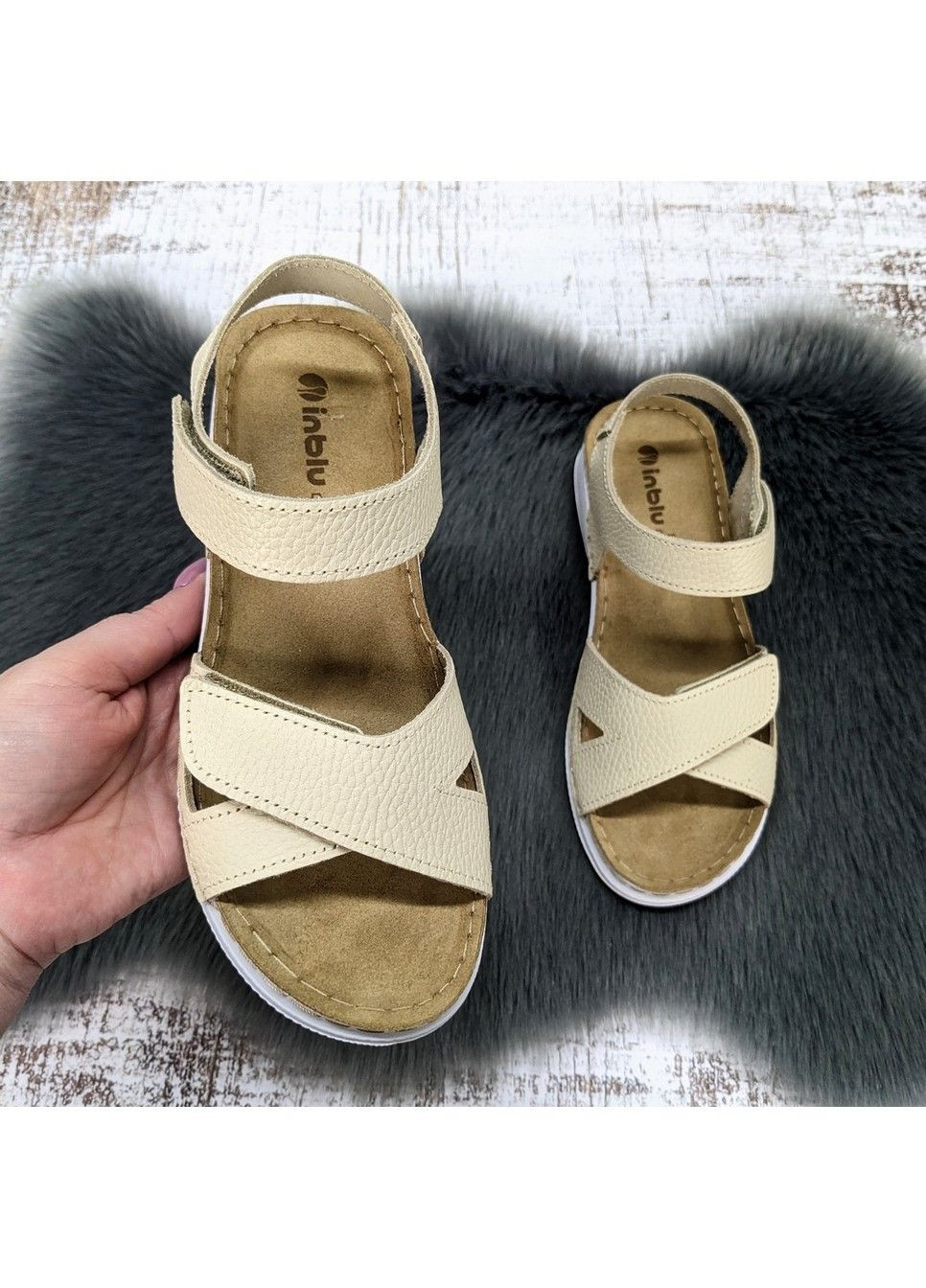 Босоніжки жіночі шкіряні на липучках Inblu (332018019)