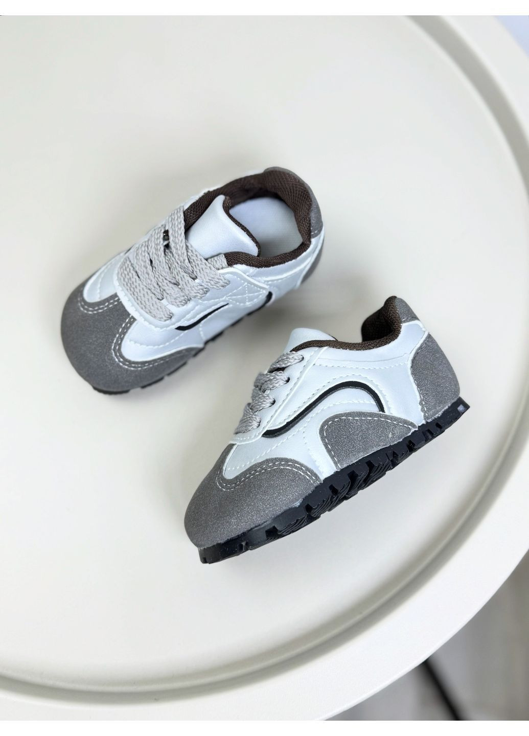 Сірі всесезонні кросівки дитячі сірі 1594 No Brand