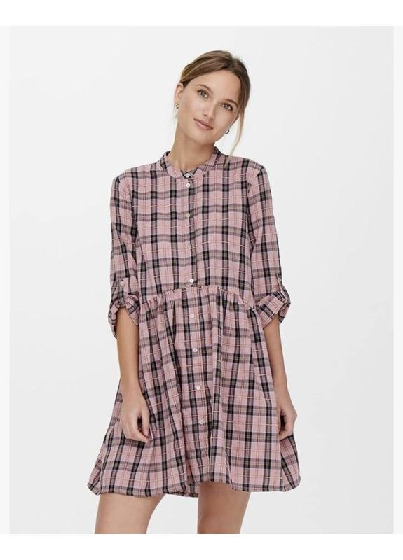 Розовое платье в клетку с рюшей волан платье разлетайка оверсайз свободный крой Only в клетку