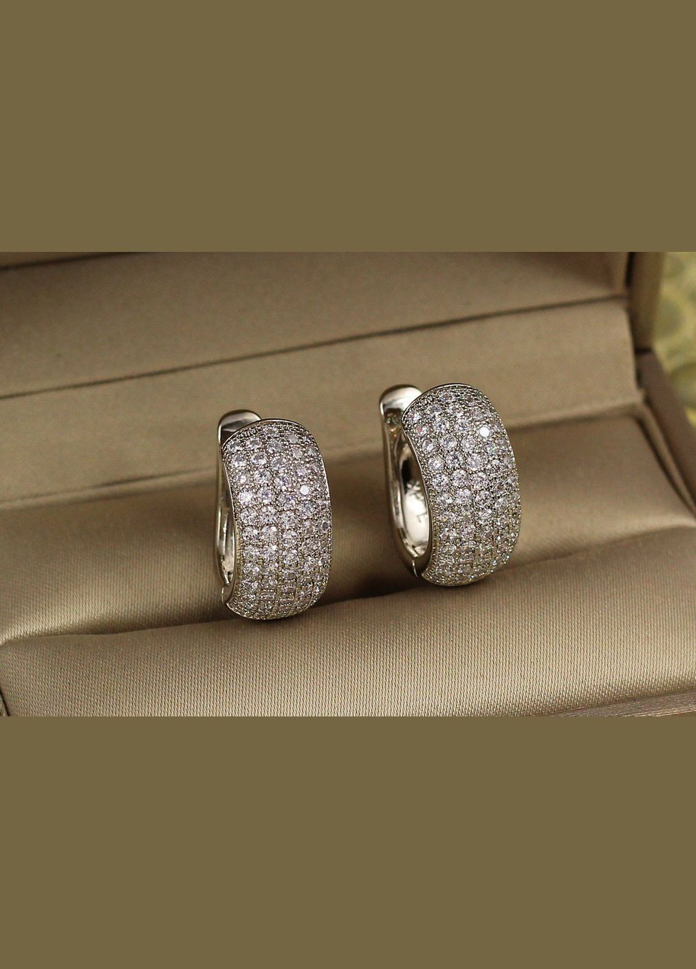 Серьги широкие кольца на пять дорожек из камней 1.8 см серебристые Xuping Jewelry (316433067)