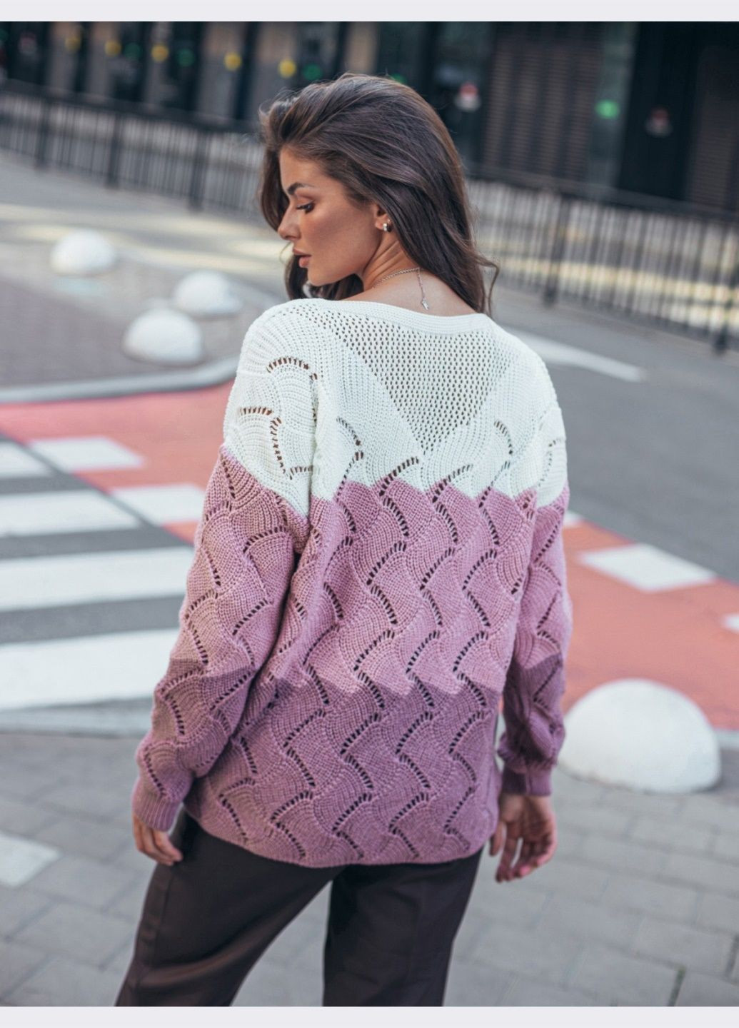 Пудровый демисезонный трёхцветный вязаный джемпер пудровый Dressa