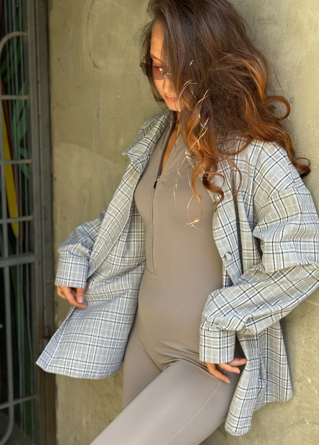 Серая повседневный, кэжуал рубашка в клетку No Brand с длинным рукавом