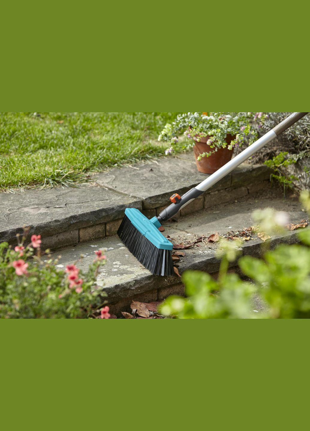 Щетка для уборки во дворе и доме Combisystem 45 см с деревянной ручкой 130 см (0362236) Gardena (304770578)
