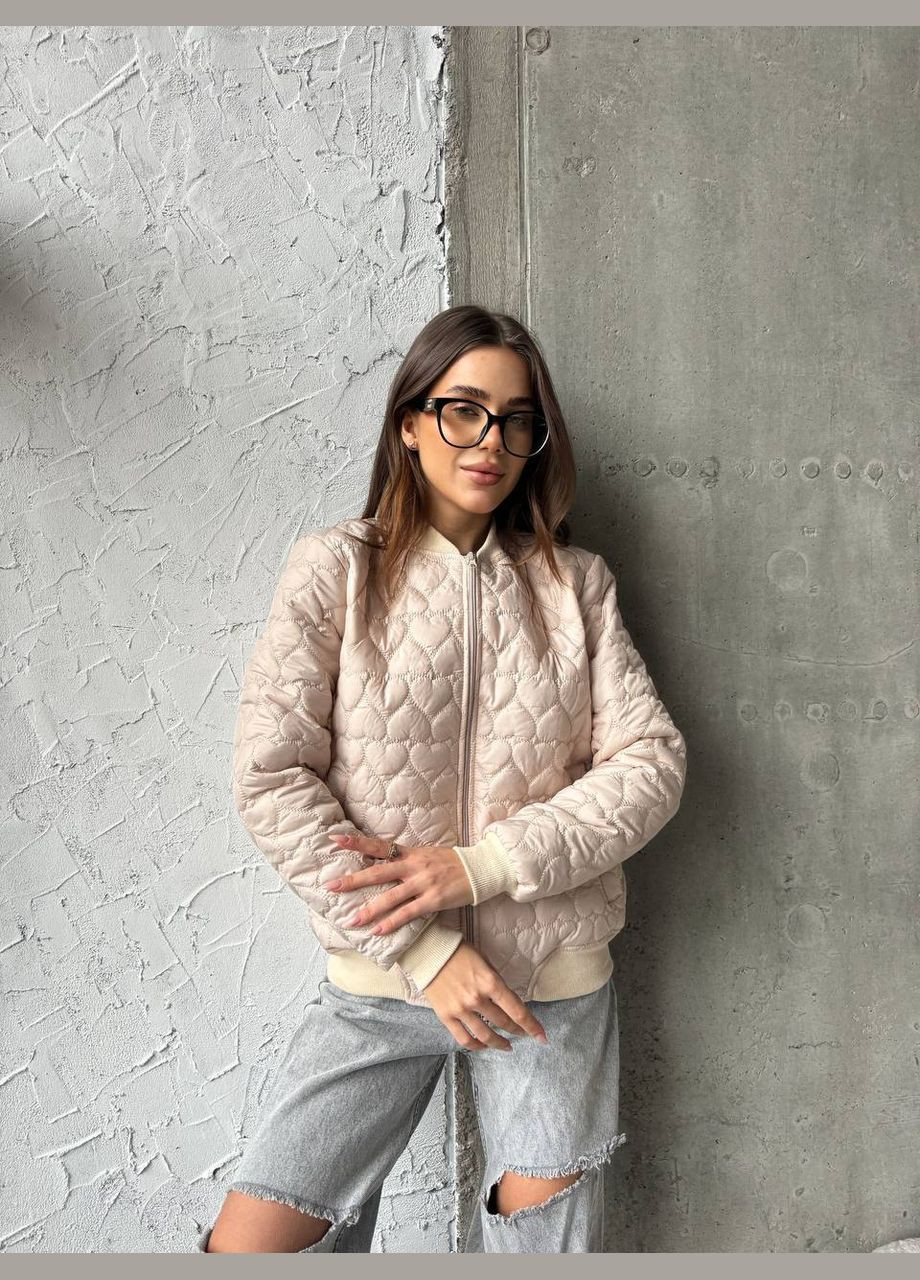 Бежевая демисезонная женская бежевая легкая демисезонная куртка бомбер весна, осень сердечком No Brand