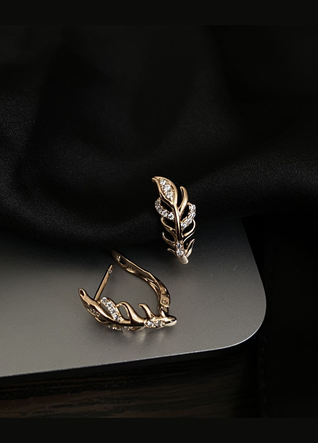 Сережки "Пір'їнки" англійський замок золотого кольору 31964 Fashion (335015203)