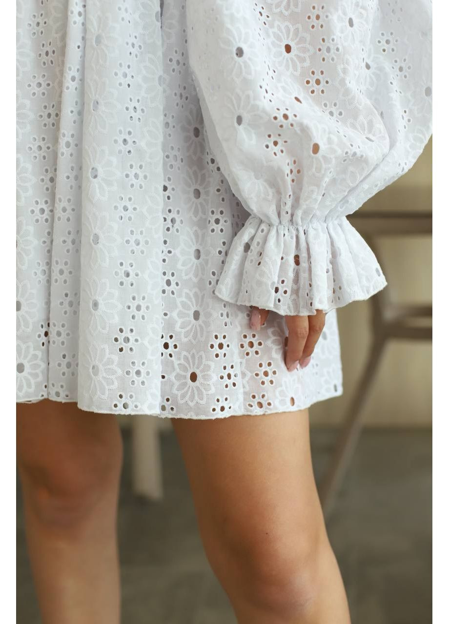 Белое кэжуал женское летнее платье из нежной хлопковой ткани. клеш Україна с цветочным принтом