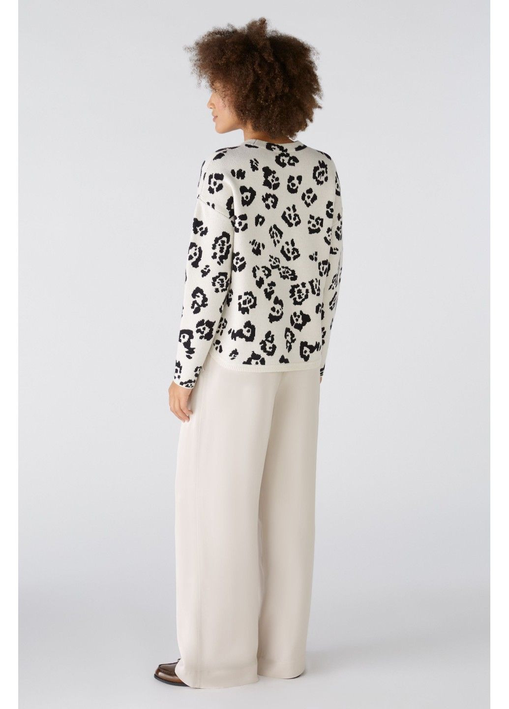 Молочний демісезонний светр жіночий молочний джемпер Oui