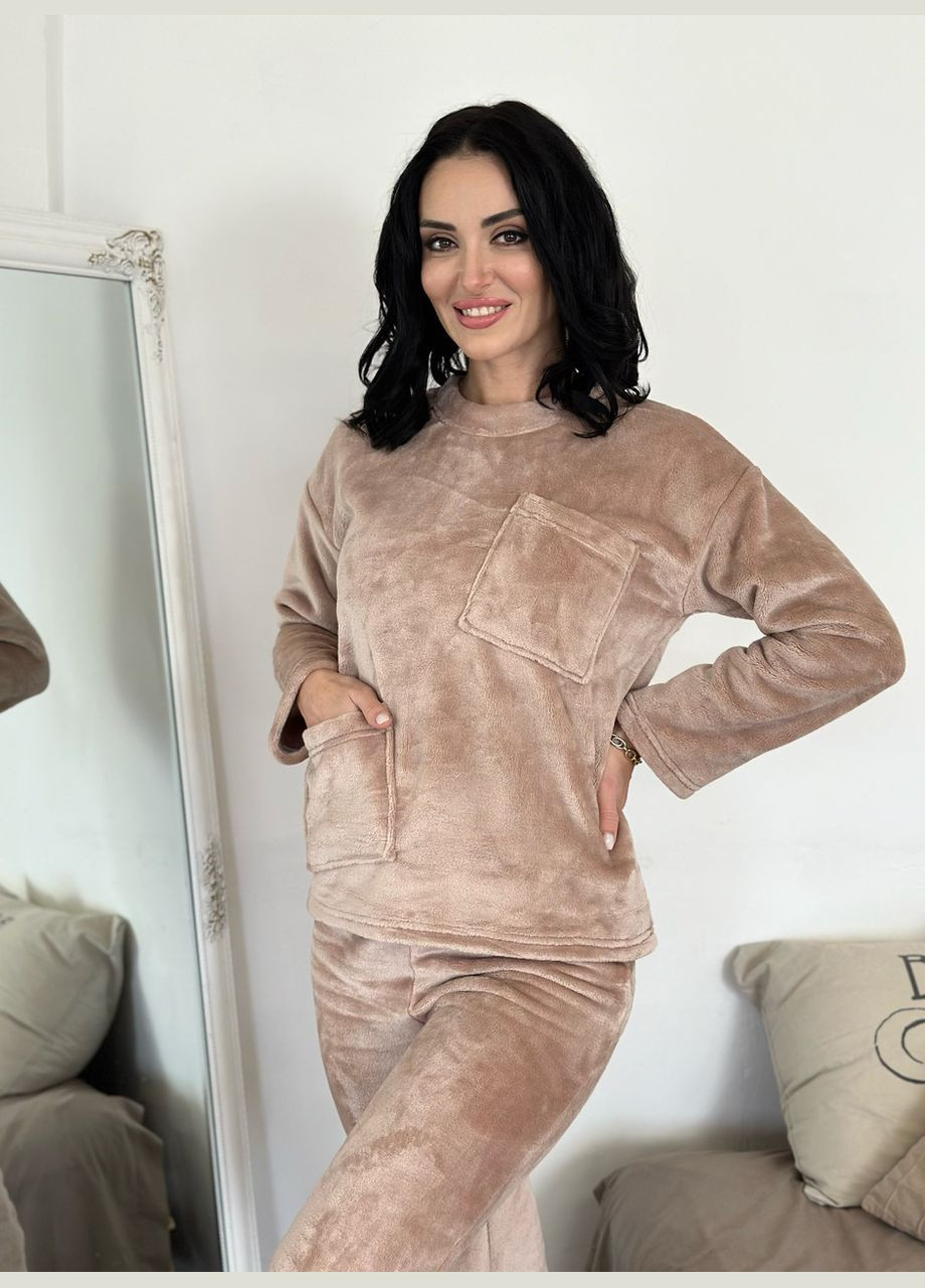 Бежева зимня махровий костюм з декоративними кишенями Fashion Girl