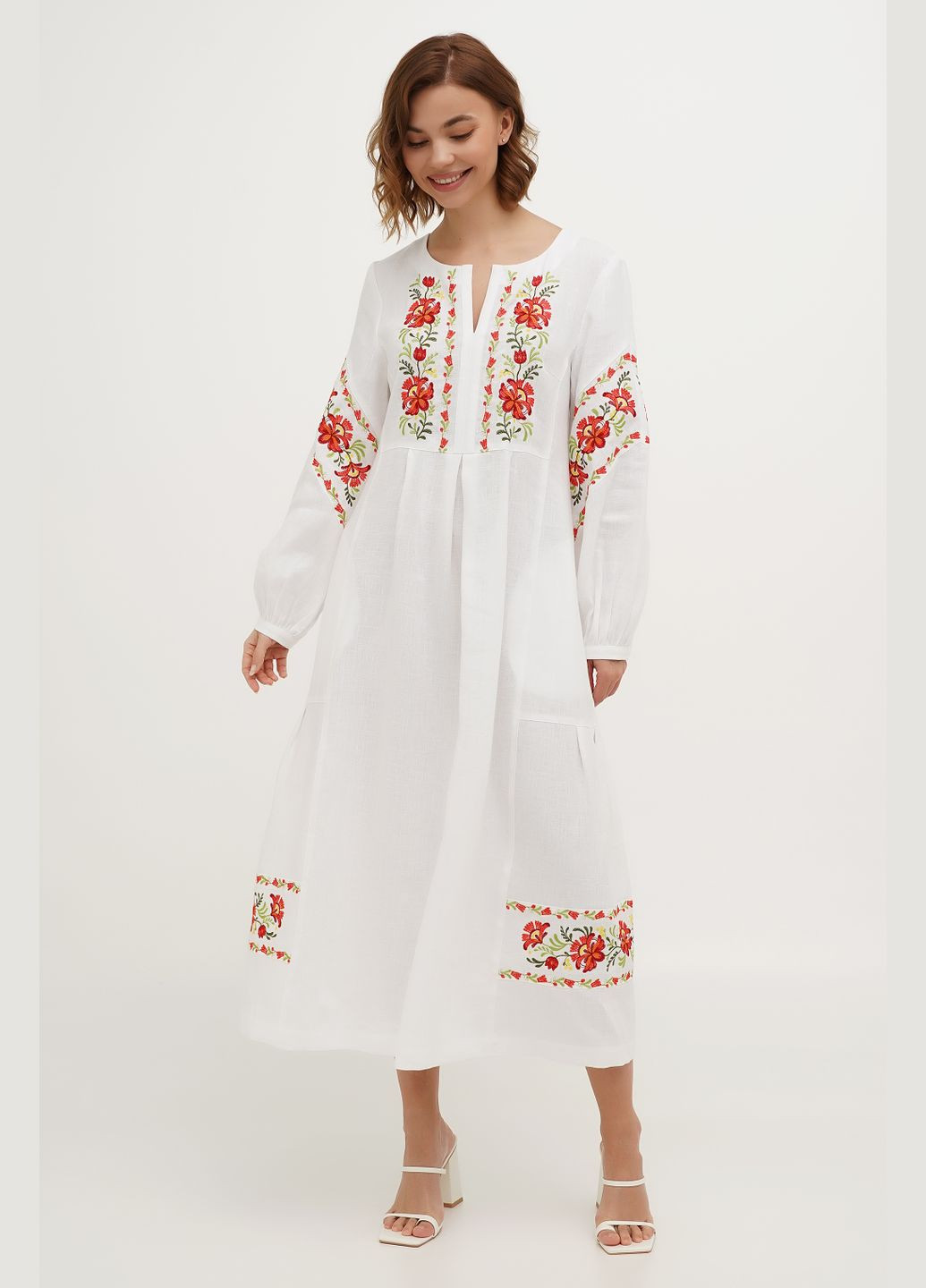Белое льняное макси платье-вышиванка праздничное под пояс с цветами и карманами мальованка. серый, р.56, код 0434/56/133 ГАЛЕРЕЯ ЛЬОНУ