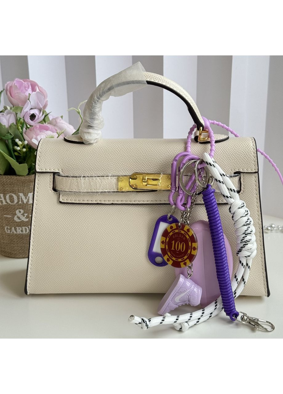 Брелок - подвес с кроссовкой, игровой фишкой и органайзером для мелких монет и шнурками на сумку, рюкзак или ключи B&S (368827099)