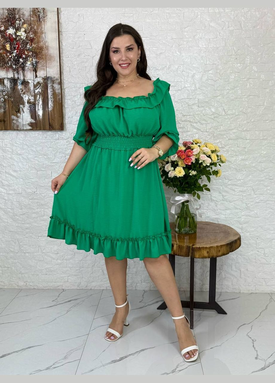 Зеленое платье любопытного кроя Україна однотонное