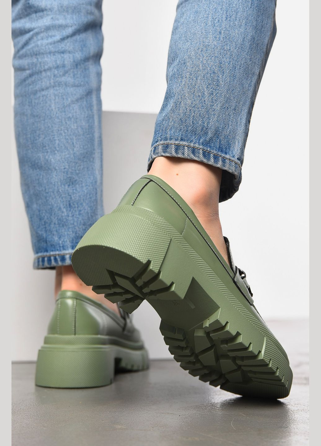 Let's Shop Лоферы женские зеленого цвета лоферы зеленый з искусственная кожа, украина — демисезон (322112038)