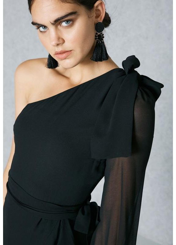 Чорна асиметричне плаття з воланом від Mango