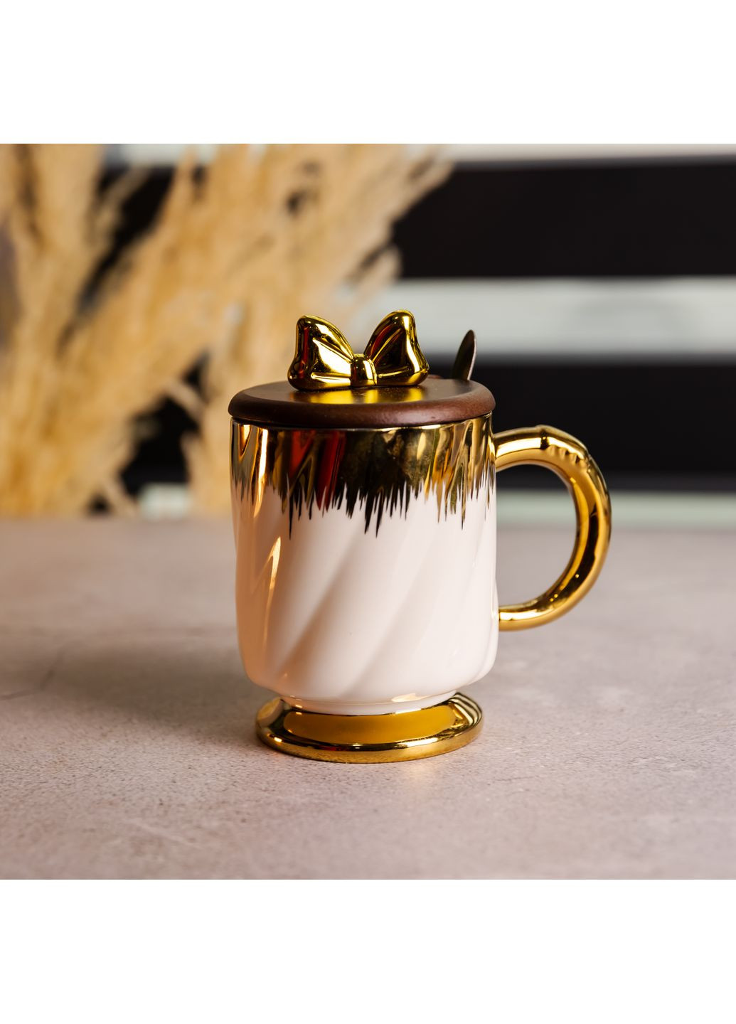 Фарфоровая чашка Ribbon 450 мл с крышкой и ложкой, белая Yiwu (373639618)