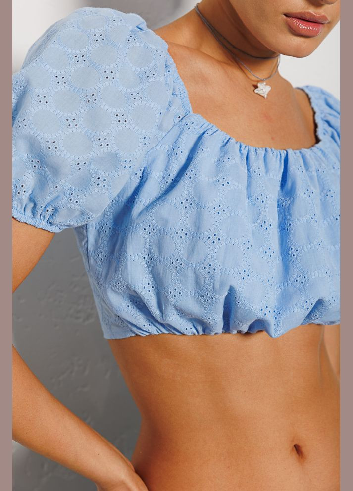 Блакитна демісезонна коротка літня блуза з відкритими плечима Arjen
