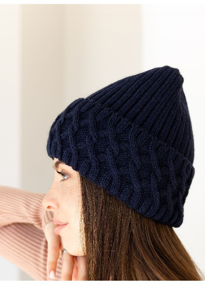 Женская зимняя шапка «Виктория» из шерсть 20% с узором и флисовой подкладкой тёмно No Brand (364684903)