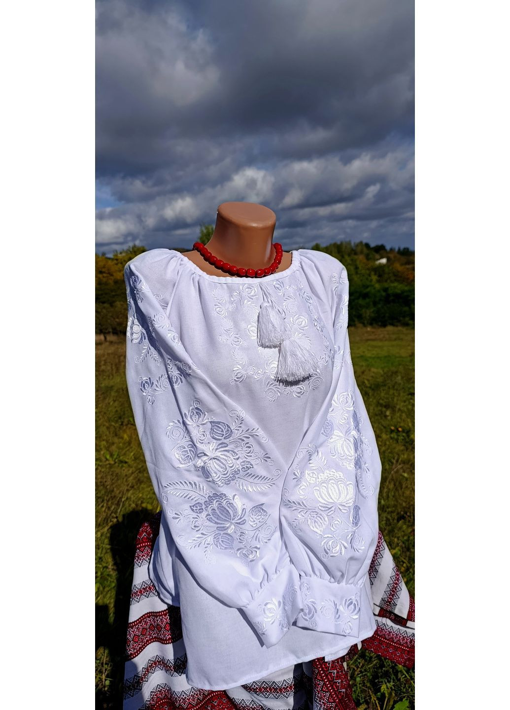 Біла дизайнерська вишита сорочка жіноча з весняним маком на білому домотканому полотні Прикарпатські Вишиванки візерунок квітковий пряма бавовна (325881794)