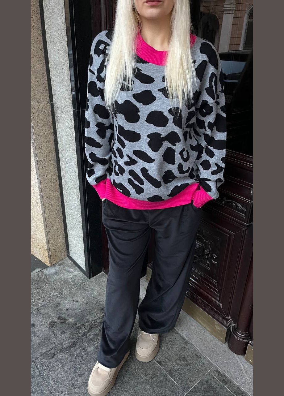 Серый летний теплый мягкий свитер на холодное время года с трендовым принтом лео. No Brand