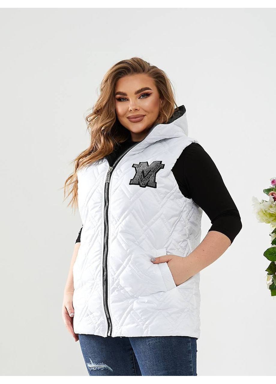 Жилетка жіноча стьобана з капюшоном і нашивкою в камінні (Заміри в описі) GD/GL Модний простір (366883242)