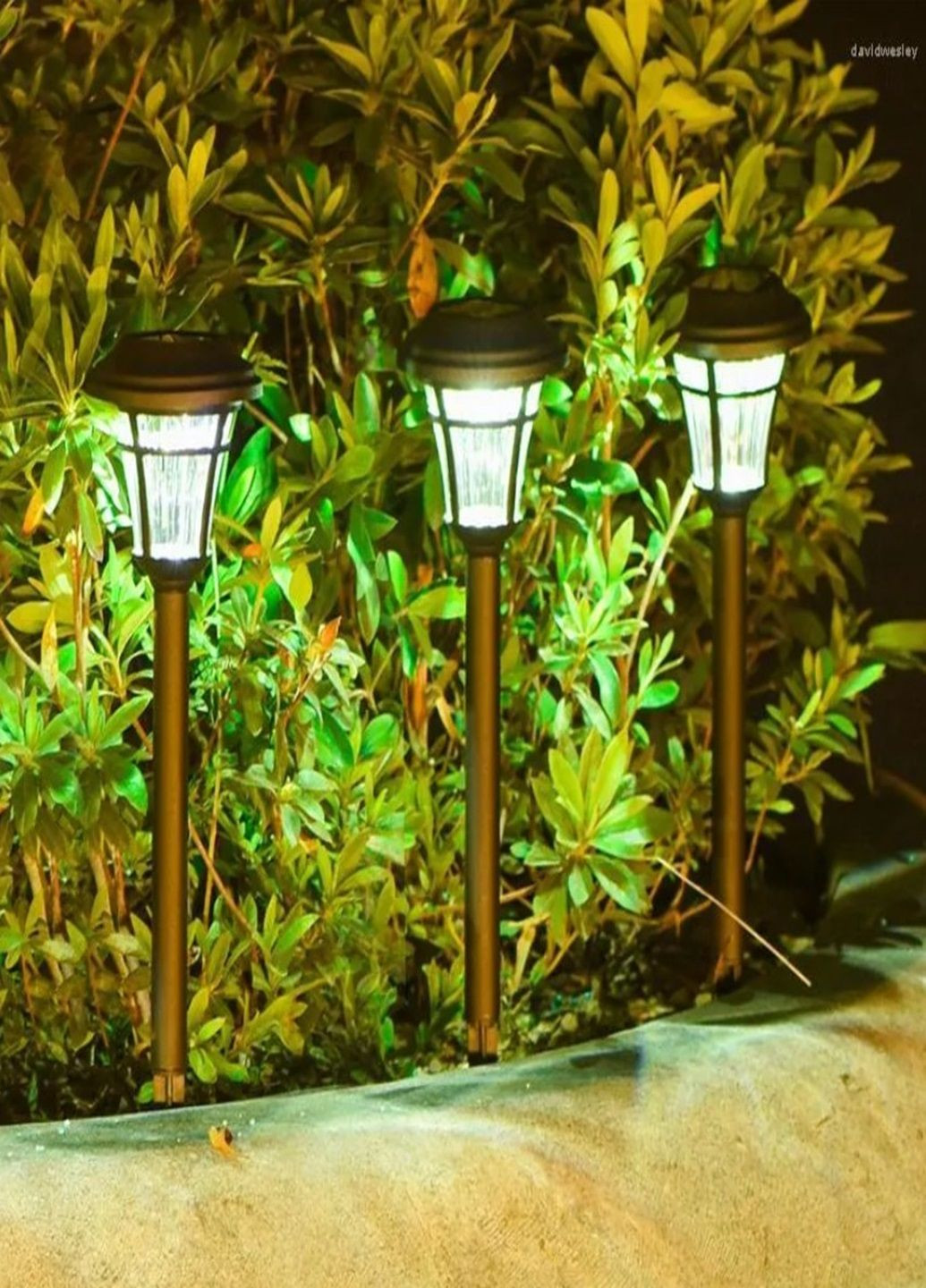 Вуличний світлодіодний ліхтар на сонячній батареї садовий для освітлення доріжок, внутрішнього дворика саду No Brand (293247487)