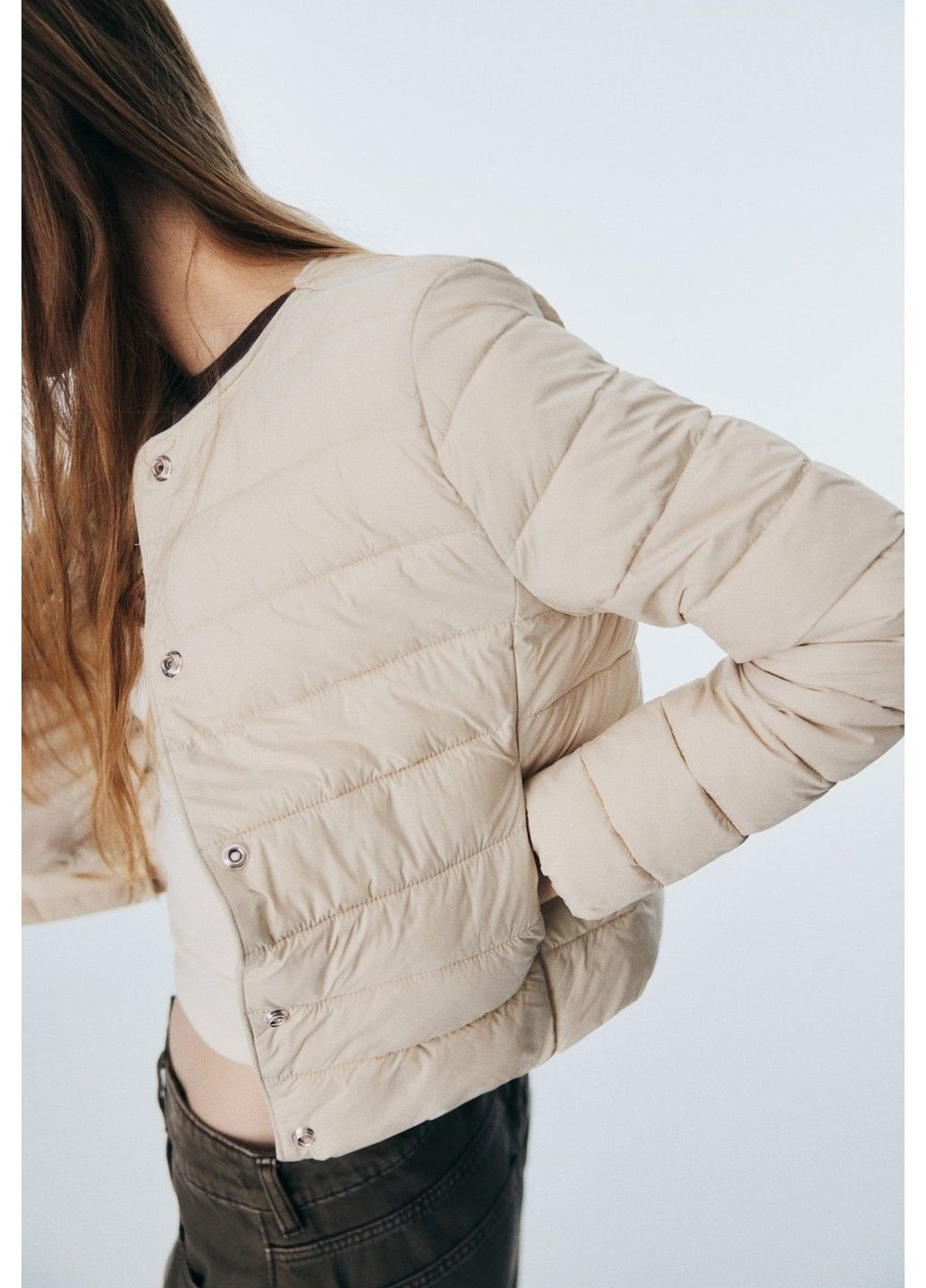 Светло-бежевая демисезонная женская стеганная куртка без воротника н&м (58522) м светло-бежевая H&M