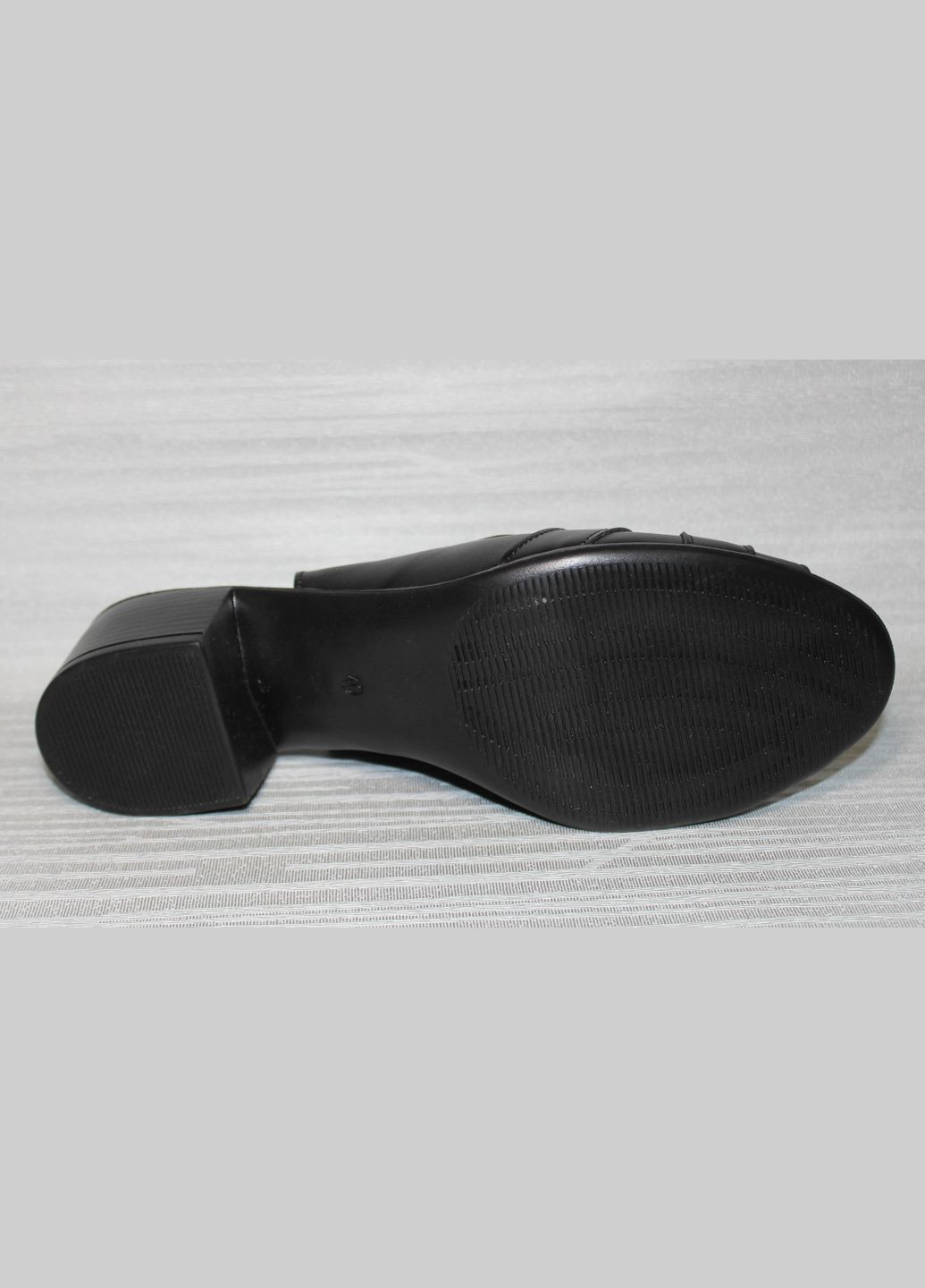 Черные босоножки Tango с ремешком