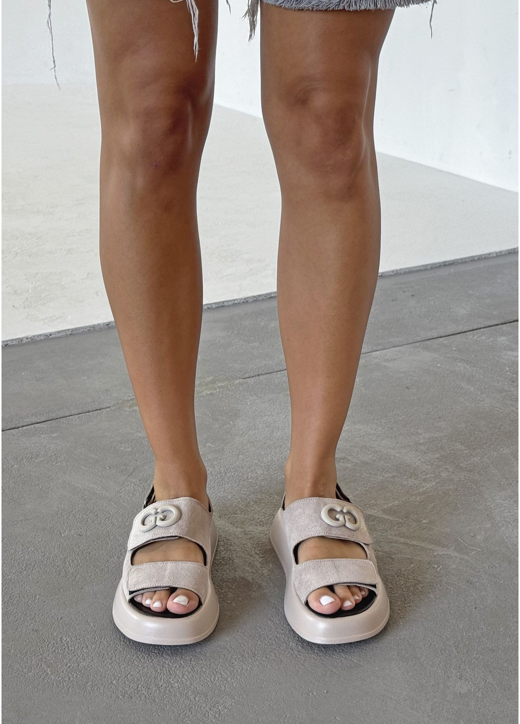 Замшеві босоніжки у бежевому відтінку INNOE Босоніжки (358052566)