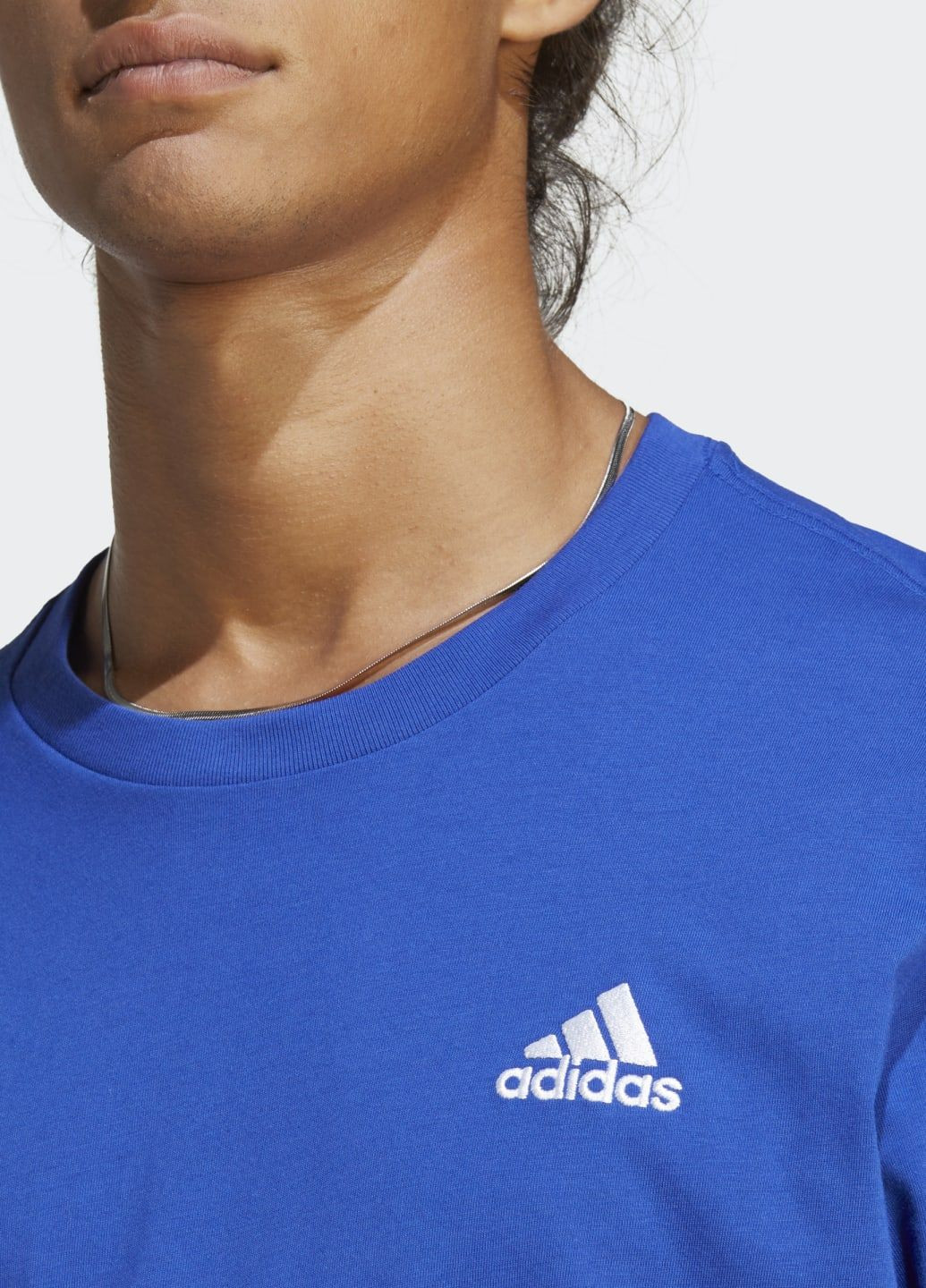 Синяя футболка с вышитым логотипом essentials adidas