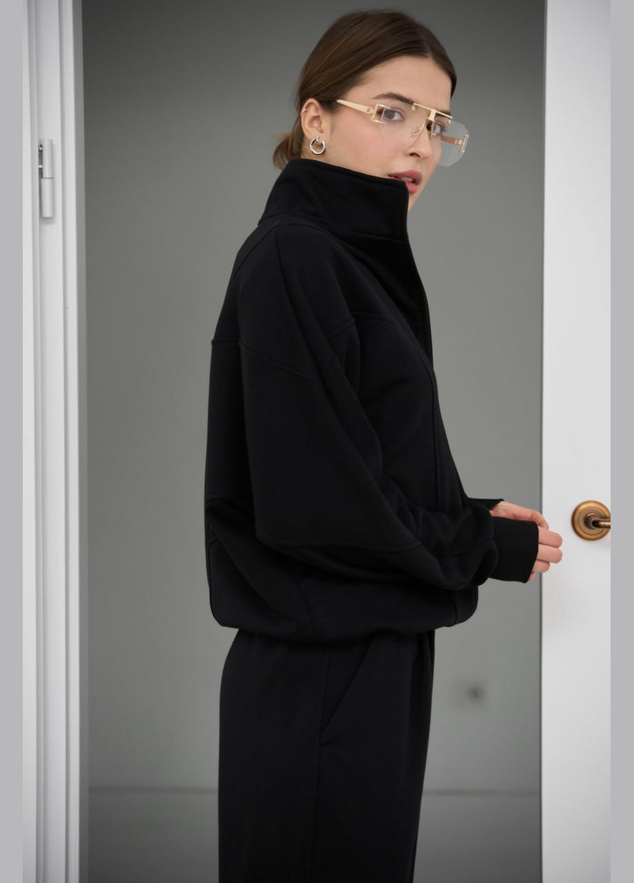 Женский костюм со стойкой цвет черный р.L 451258 New Trend (282930673)