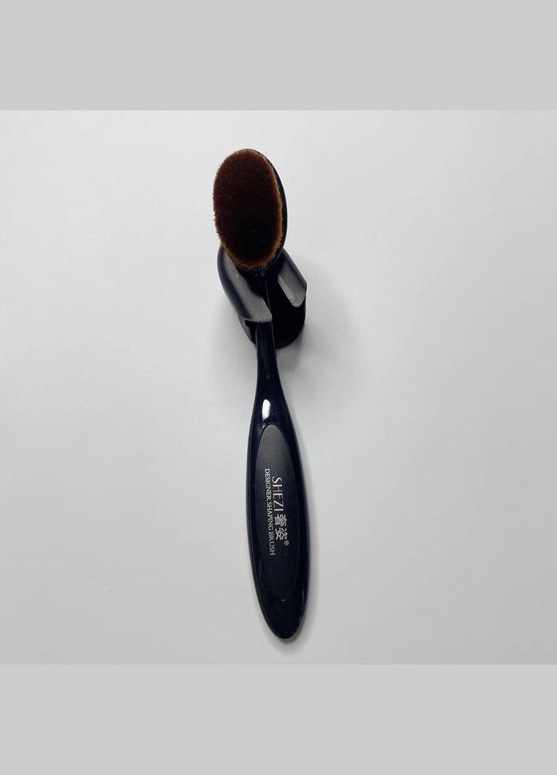 Овальна щіточка для тонального засобу з захисним ковпачком No Brand (307252357)