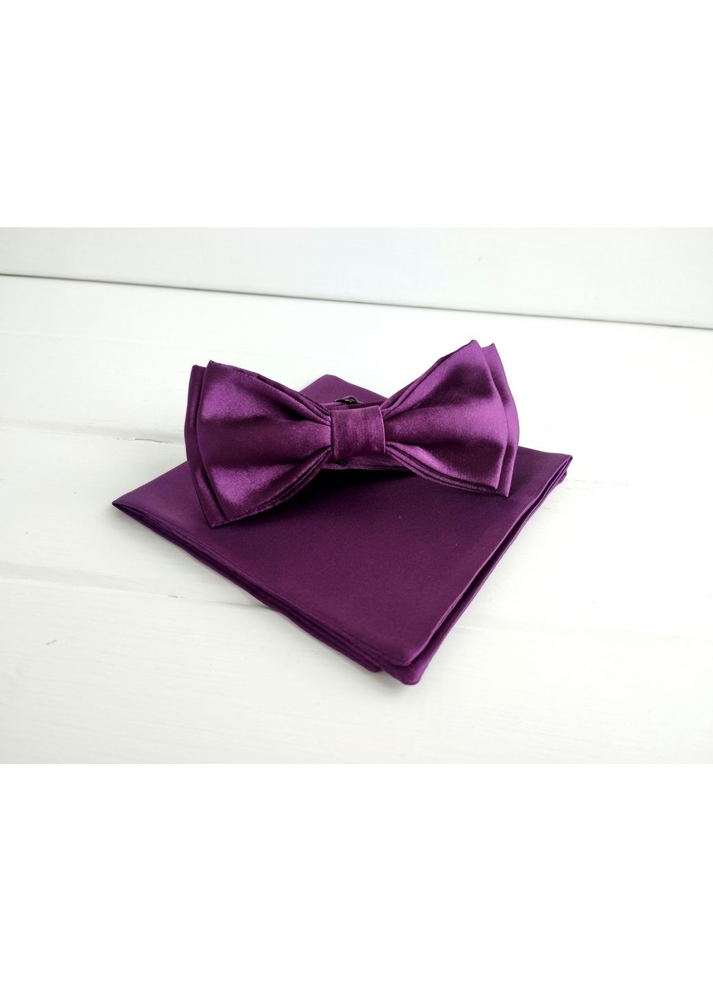 Атласная галстук-бабочка бордово-фиолетовая з нагрудною хустинкою Major Style (367982932)