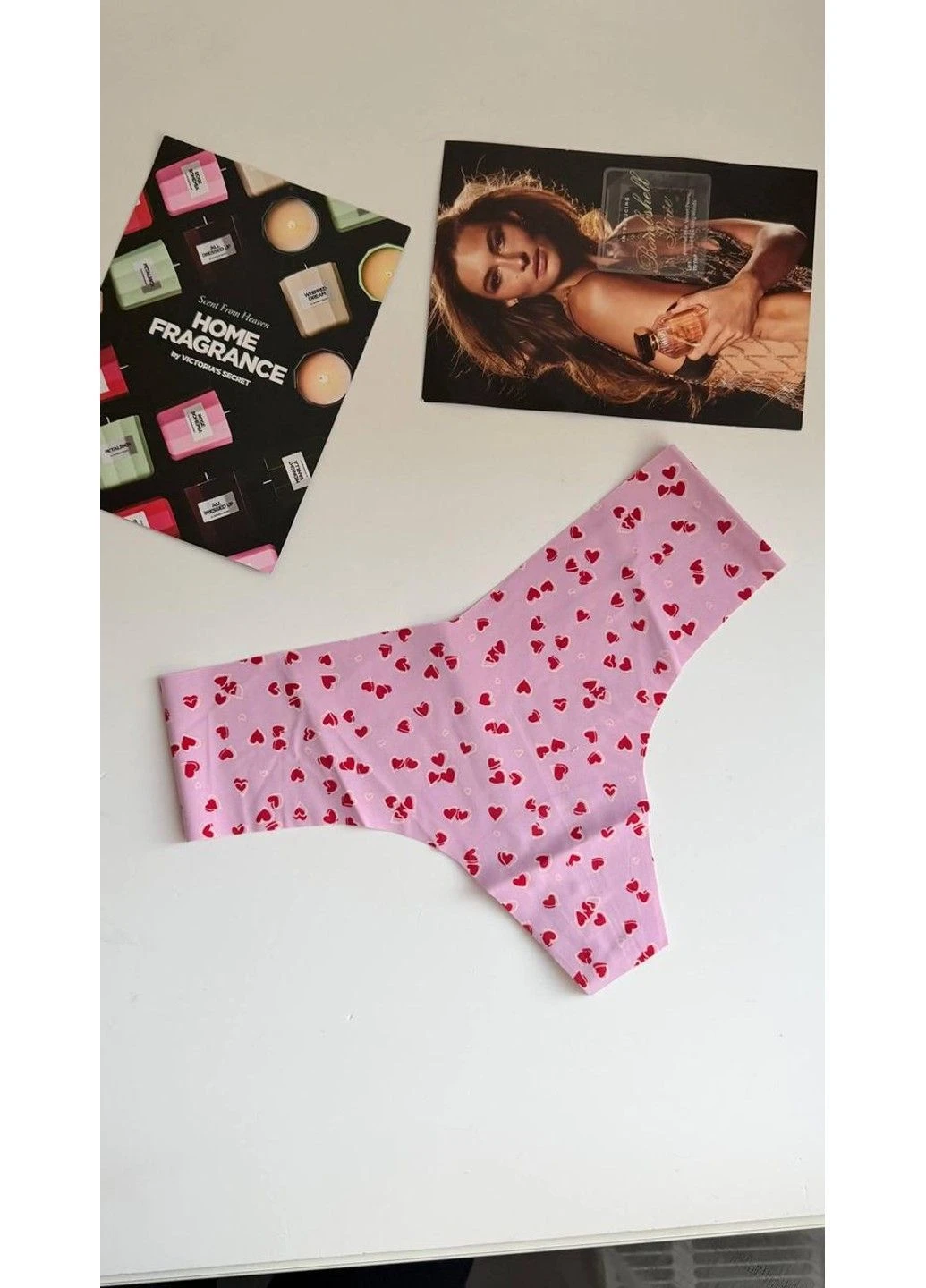 Трусики-стринги жіночі безшовні No-Show Thong Panty рожеві Victoria's Secret (385436722)