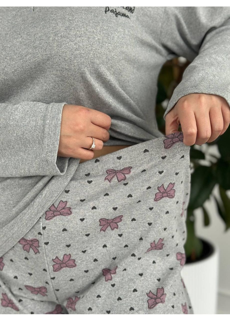 Сіра жіноча піжама plus size сіра з принтом бантиків / піжама жіноча великих розмірів сіра трикотажна бантики No Brand