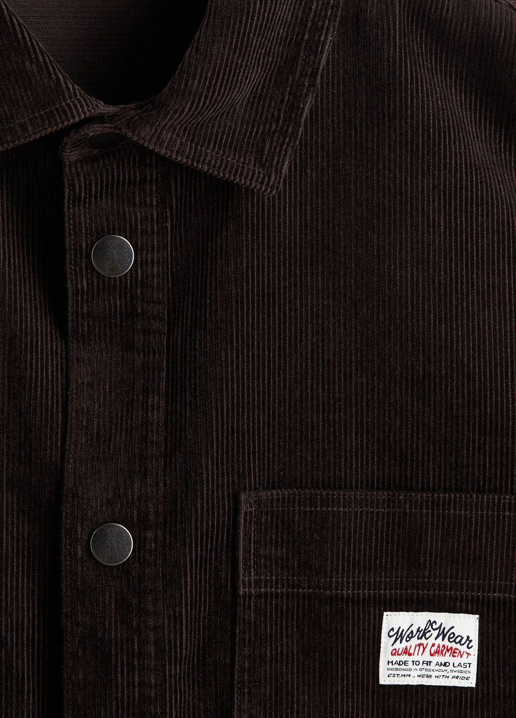 Темно-коричневая рубашка с надписями H&M