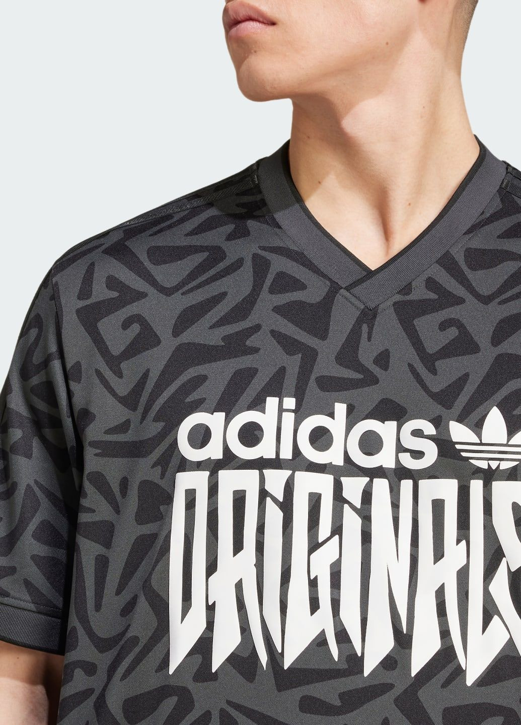 Серый демисезонный спортивный лонгслив adidas с логотипом