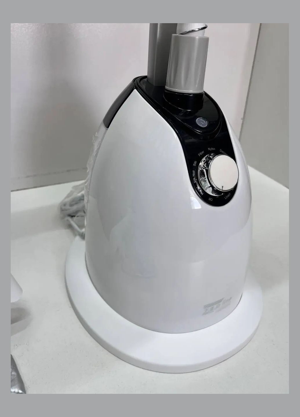 Відпарювач вертикальний для одягу зі стійкою Zepline ZP-130 3000W Kemei (357345518)