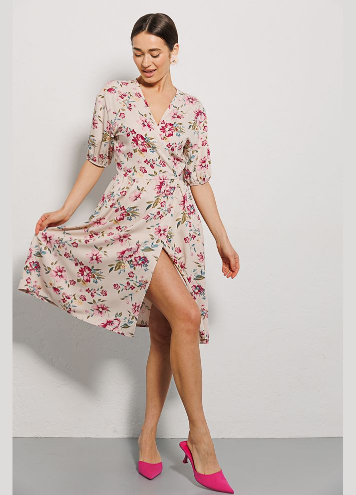 Бежевое летнее платье на запах светло-бежевое с цветочным узором Arjen