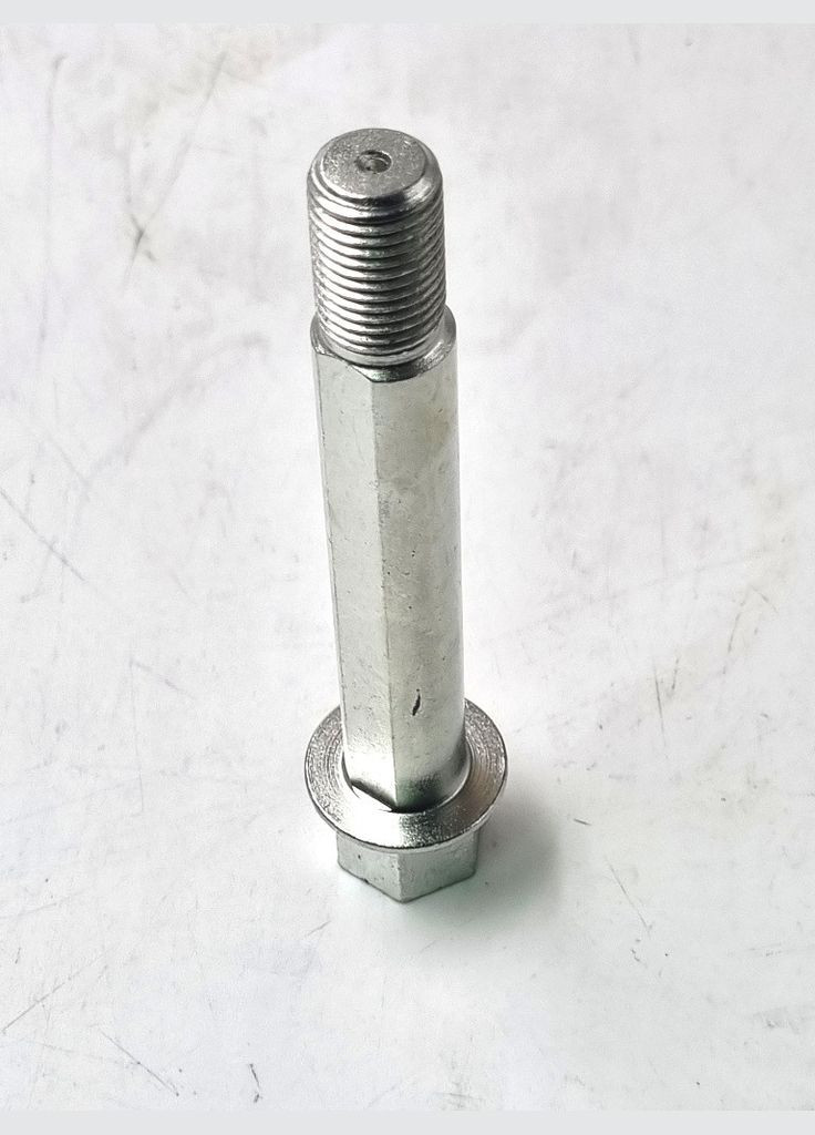 Болт заднего рычага развальный Q3760166 Паджеро Вагон 4113A053. Q-FIX Pajero (345740823)