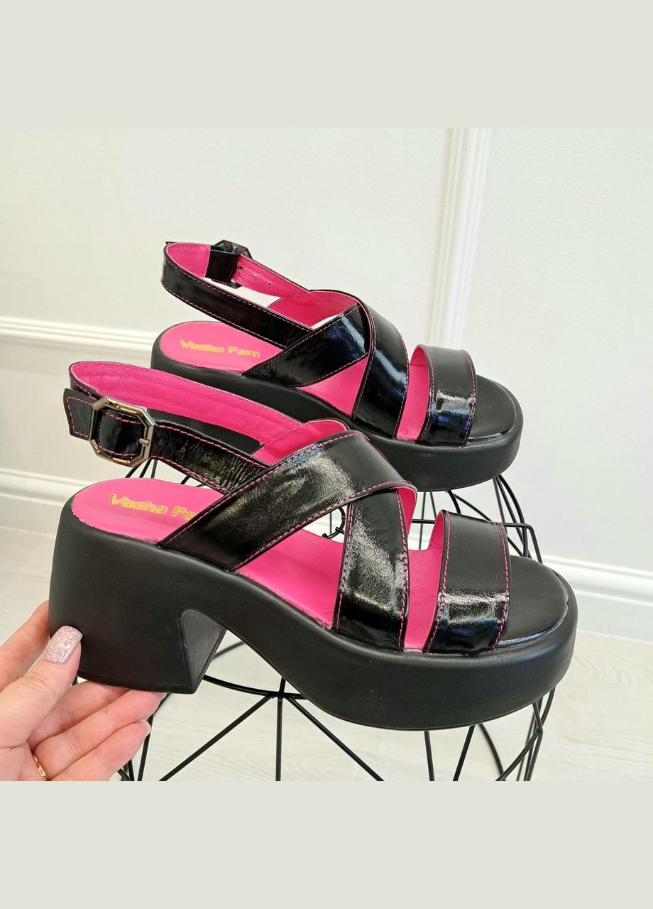 Босоніжки жіночі чорні лакові на широкому підборі. 39 розмір Vasha para (303931838)