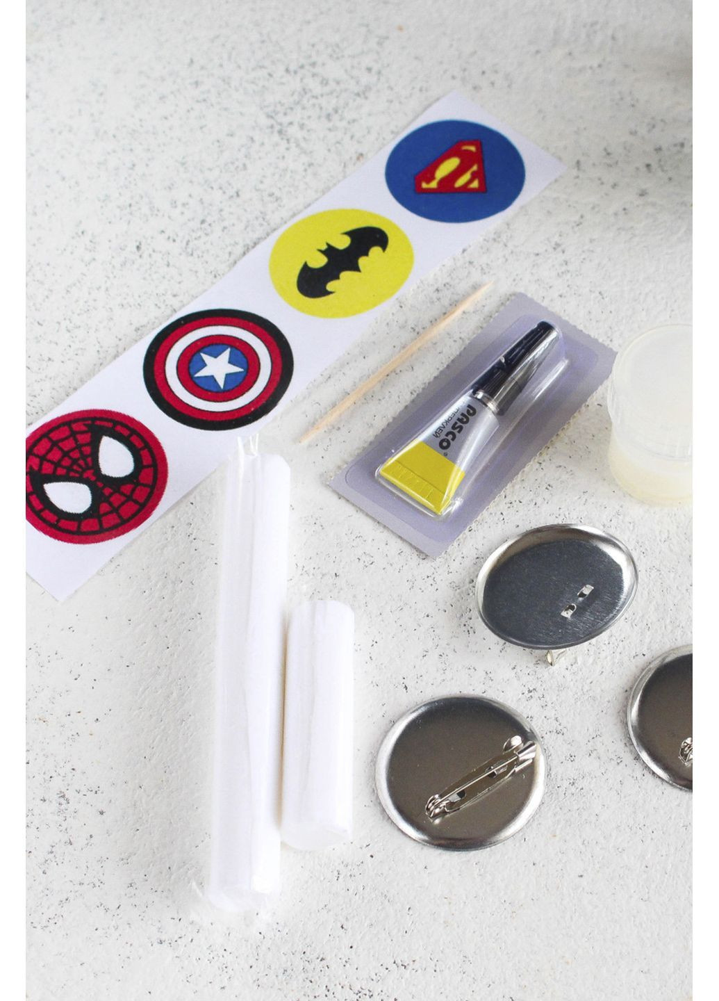 Набор для творчества "Лепка из полимерной глины "Значки Супергерои" цвет разноцветный ЦБ-00287104 УМНЯШКА (365408445)