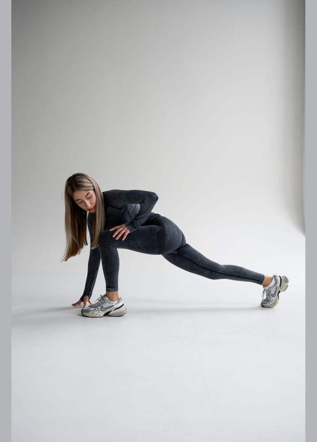 Спортивний жіночий костюм-двійка з ефектом виварювання (рашгард + легінси) для фітнесу та йоги PUSH UP Графіт Wow Костюм-двійка з рашгардом (303356561)