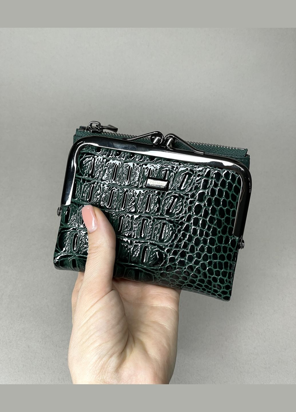 Жіночий м’який шкіряний лаковий гаманець: модний дизайн, на фермуарі Vermari Гаманець (345600572)