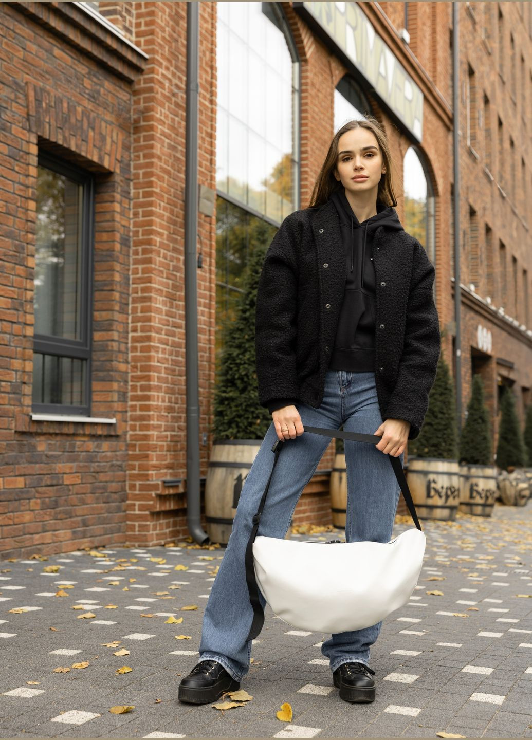 Жіноча сумка ХОБО Bag-glove біла Sambag (322825616)