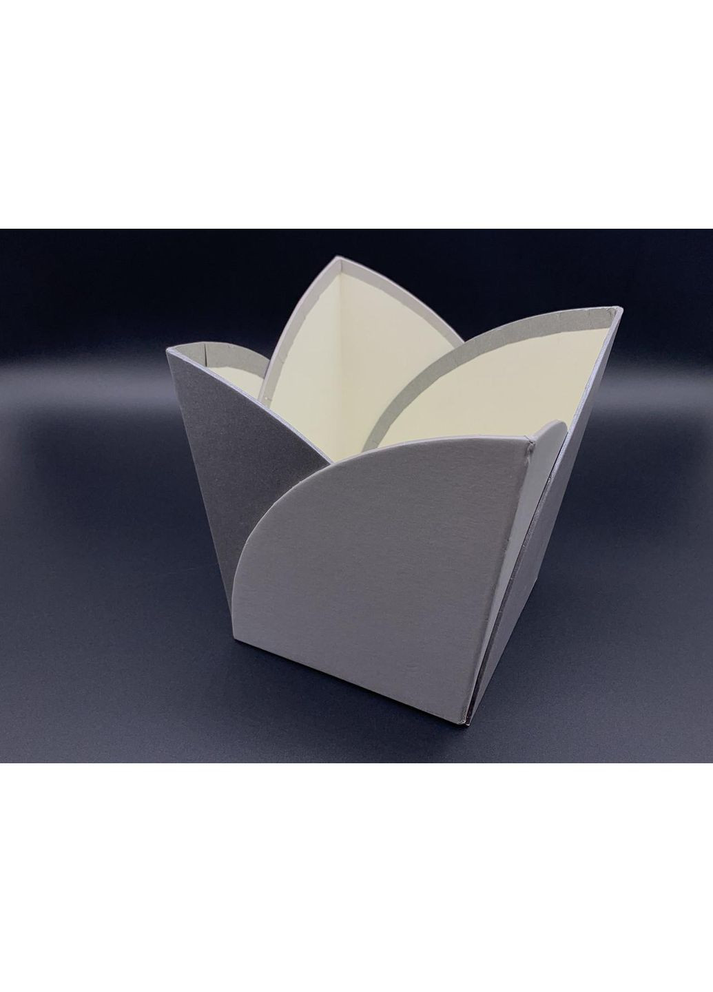 Коробка подарункова для квітів картонна з ручкою Колір сірий. 16х15см HM furnitura (365248732)