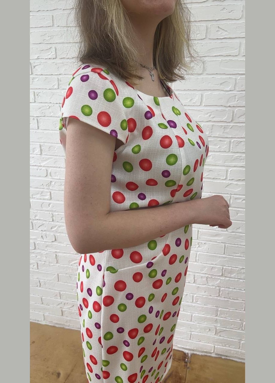 Белое повседневный, кэжуал белое льняное летнее женское платье-футляр миди в красный горошек в зеленый горошек платье-футболка, футляр No Brand в горошек