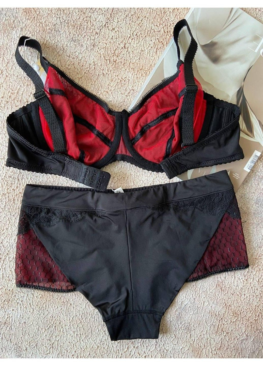 Чорний жіноча нижня білизна комплект на 3 розмір чорний з червоним Lanny Mode